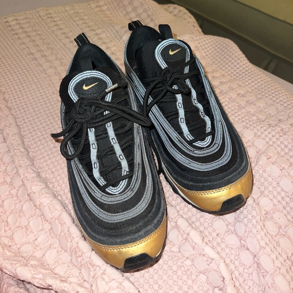 Nike Airmax Womens Black and Gold